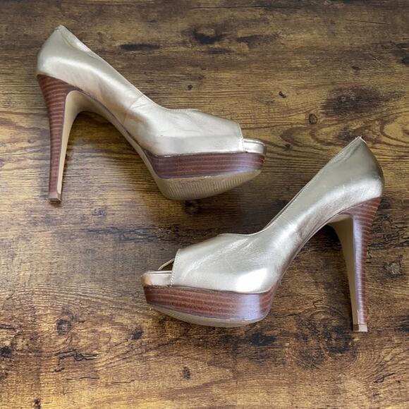 BCBGeneration Gold Metallic ‘Flow’ Peep Toe Heels - Picture 1 of 13